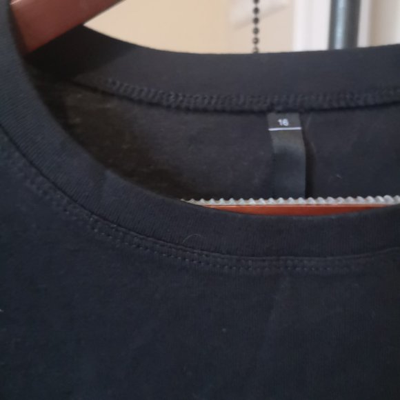 3/$20 Woolworths short-sleeve cotton black t-shirt - Picture 2 of 5